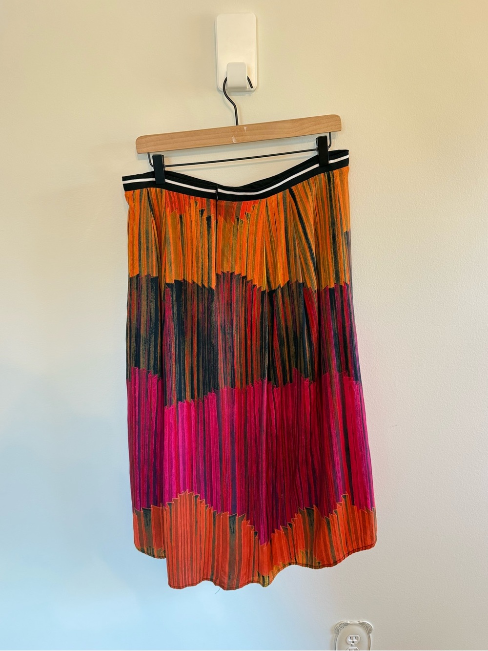 HUNTER BELL • Sunflare Midi Skirt
Colorful Boho Bohemian
Peasant Retro Size 12 - Picture 4 of 8